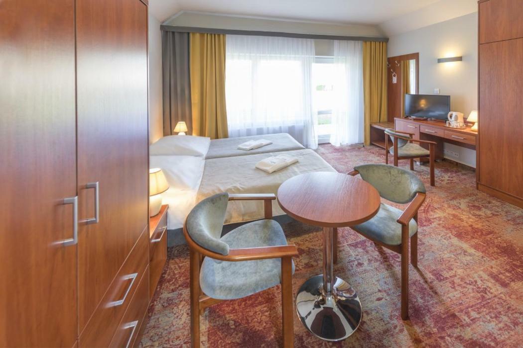 Osrodek Wypoczynkowo-Rehabilitacyjny "Bryza" Hotel Dźwirzyno Buitenkant foto